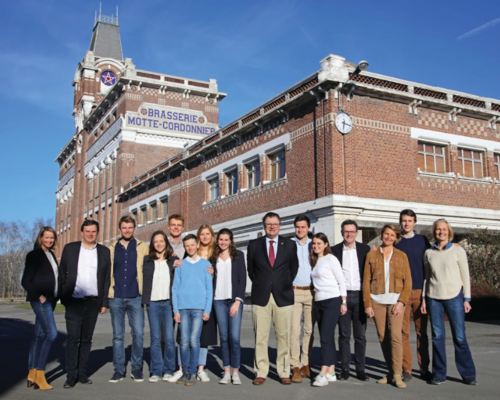 Trente après l’arrêt de sa production, la brasserie Motte-Cordonnier, l’une des plus anciennes de France, veut refaire briller son étoile sous l'égide de la 10e génération.