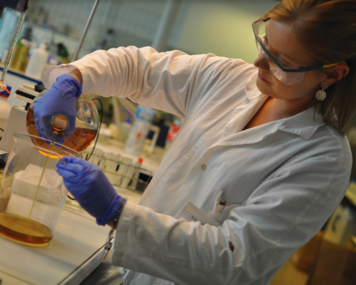 Gecco met au point son biodiésel à base d'huile de friture dans les laboratoires de l'Université de Lille. Crédit : Gecco